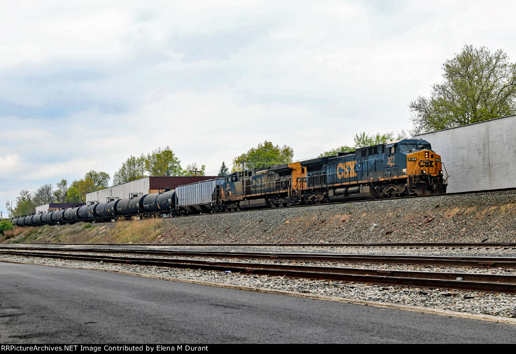 CSX 377 on B-713